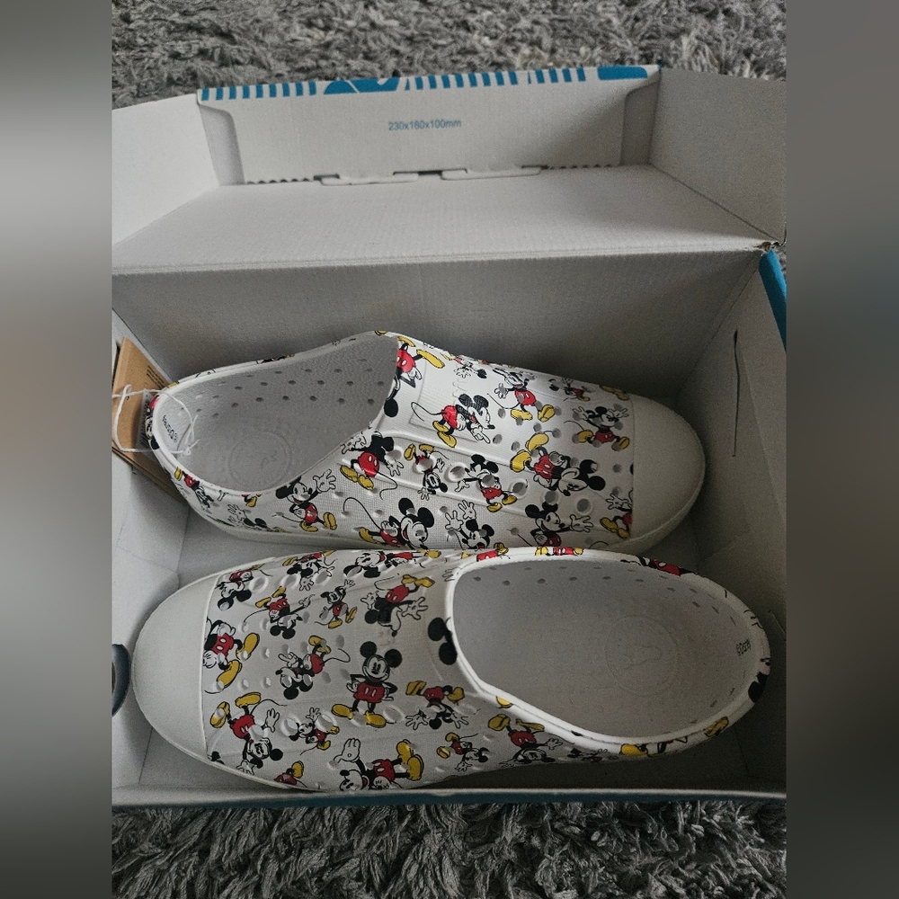 NWT Disney Mickey natives J1